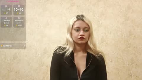 Eva is here now  help me get 50 thumbs up pls  online show from April 13, 9:30 pm