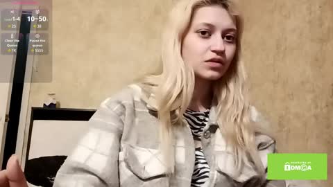 Eva is here now  help me get 50 thumbs up pls  online show from April 8, 9:29 pm