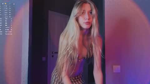 morwenveils online show from July 24, 3:53 pm