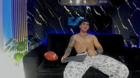 mr_maximo online show from February 19, 5:17 am