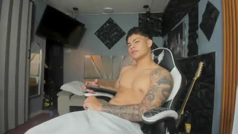 mr_mois online show from April 18, 10:39 am