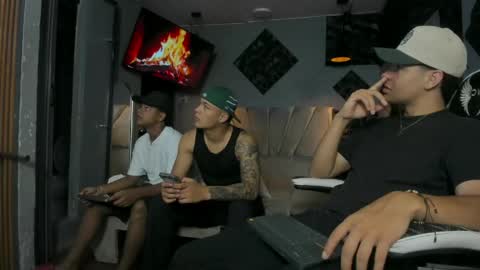 mr_mois online show from April 17, 5:54 am