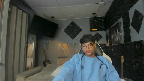 mr_mois online show from April 13, 6:50 am