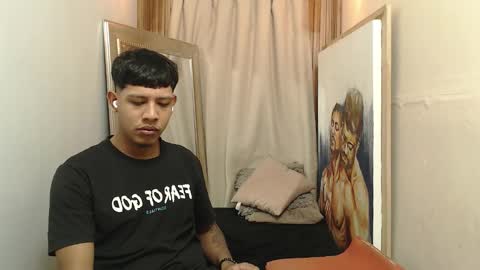 mr_stiven_ online show from December 3, 4:24 am