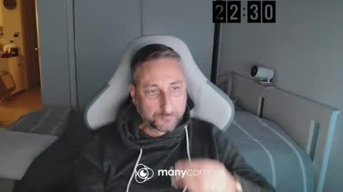 mrdr000 online show from March 22, 9:30 pm