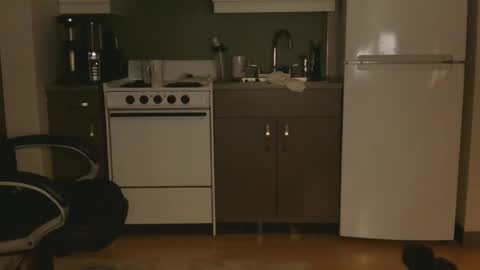 IwantU2WatchME online show from April 24, 12:40 pm