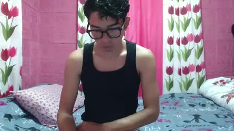 mrheartthief online show from June 17, 11:21 pm