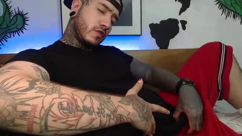 Snapshot of mrmanny__ chatting on December 13, 11:17 pm mrmanny__ online show from December 13, 11:17 pm