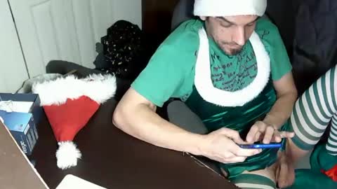 Snapshot of mrmarcxxcam chatting on December 17, 6:02 am MrMarc online show from December 17, 6:02 am