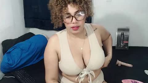 mrs_afroditha online show from March 8, 12:11 am