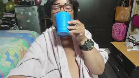 mrs_mommy online show from October 28, 1:17 am