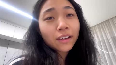 Mia online show from March 2, 10:11 am