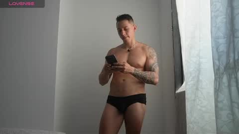 muscle_king_cum online show from April 30, 5:40 pm