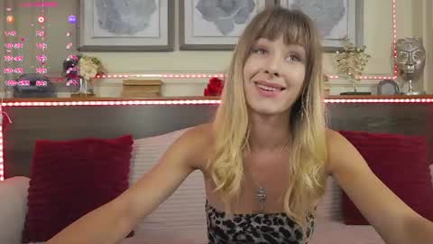 Luna  online show from July 24, 7:22 pm