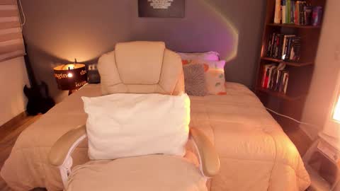 VALENTINA Luna  online show from October 4, 3:15 am