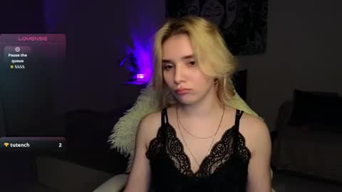 Molly online show from June 3, 9:09 pm