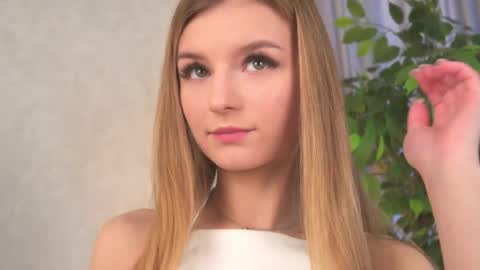 Polly online show from April 17, 1:35 pm