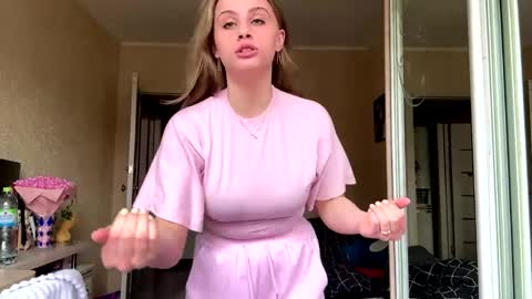 Ele online show from April 6, 7:20 am