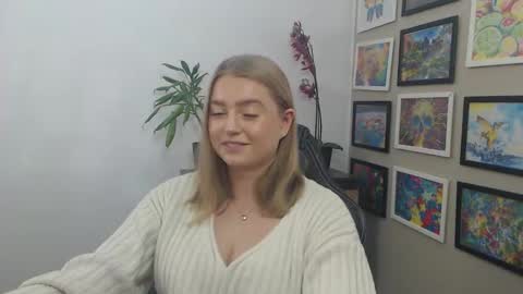 Snapshot of mysteryericax chatting on October 22, 8:28 am Erica online show from October 22, 8:28 am