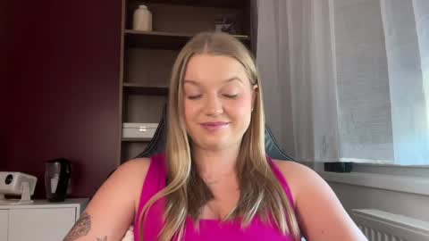 Erica online show from May 29, 2:04 pm