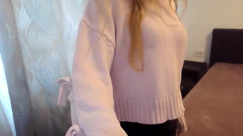 Mystery Girl online show from April 18, 12:18 pm