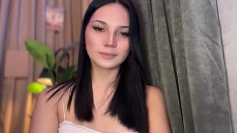 UR GIRL NEXTDOOR online show from April 11, 9:13 am