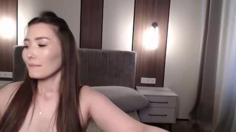 mysticsirenn online show from April 14, 6:38 am