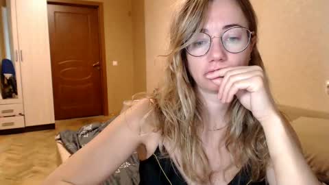 Maya online show from December 10, 3:41 am