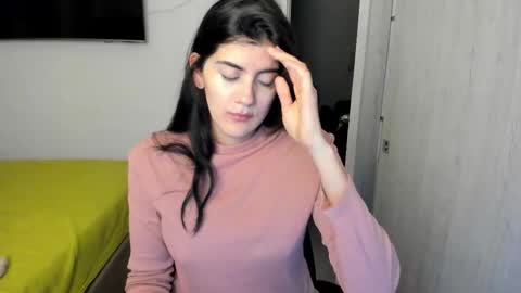 independent model online show from December 17, 3:57 am