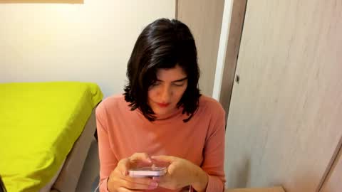 independent model online show from April 3, 11:33 pm