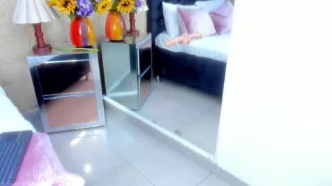 Nahomi  online show from February 25, 3:15 pm