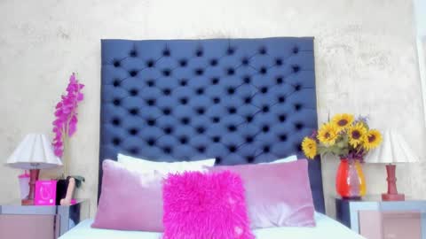 Nahomi  online show from September 13, 6:32 pm