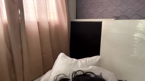 nahomy online show from March 10, 1:26 pm