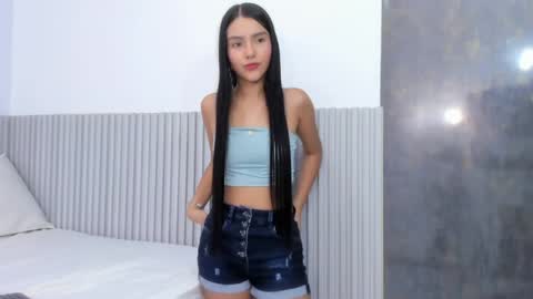 nahomy_park online show from April 17, 11:56 am