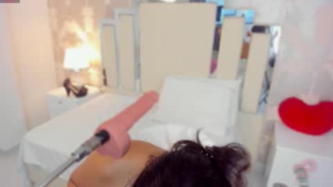 Nahomy Roberts online show from February 1, 8:44 am