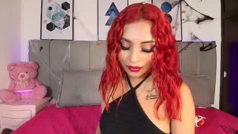 Naia online show from November 1, 6:51 pm