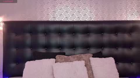 naiaramasson_ online show from March 2, 12:23 pm