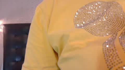 naiaramasson_ online show from April 22, 12:23 pm