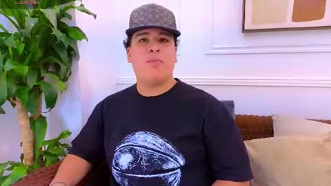 naimruiz_ online show from July 25, 7:34 pm