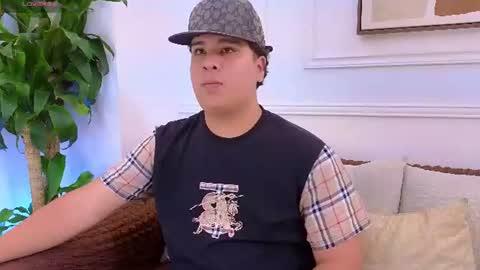 naimruiz_ online show from July 22, 7:27 pm
