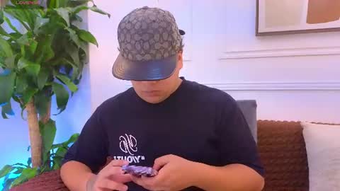 naimruiz_ online show from July 27, 6:38 pm