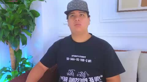 naimruiz_ online show from July 21, 6:43 pm