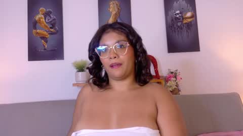 nairagold_ online show from April 21, 12:47 am