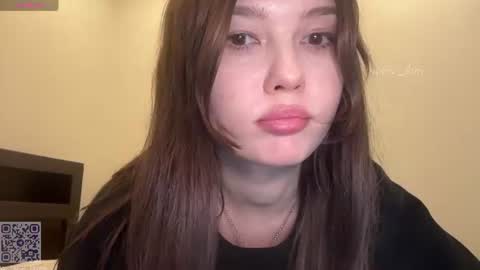 Mia  guest- Eva from DOUBLECUTIES online show from July 23, 5:10 pm