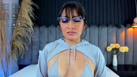 Nanda online show from February 11, 8:45 pm