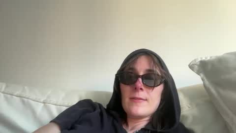Naomi      online show from June 3, 11:21 pm