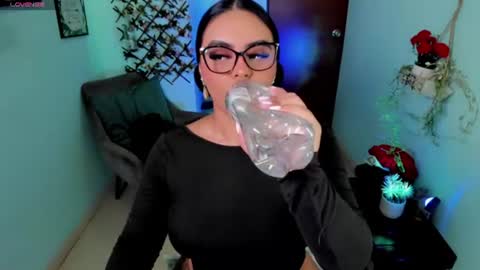 naomi_aniston online show from June 9, 2:06 pm