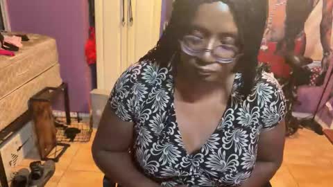 Snapshot of naomifux chatting on October 27, 10:10 pm Naomi online show from October 27, 10:10 pm