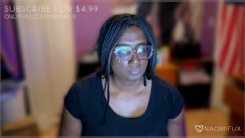 Snapshot of naomifux chatting on January 4, 9:32 am Naomi online show from January 4, 9:32 am