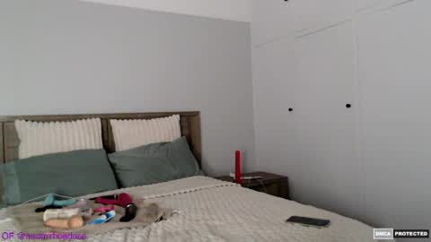 naomirhoades online show from April 24, 10:06 am